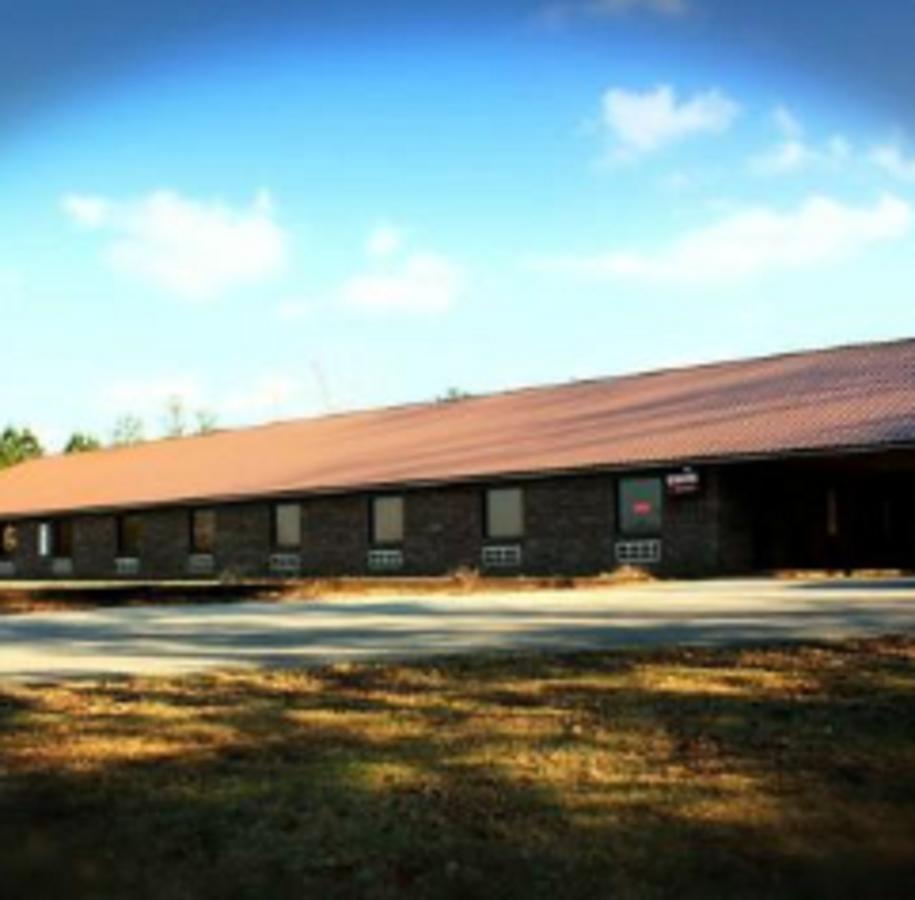 Wagon Wheel Inn Petal Room photo